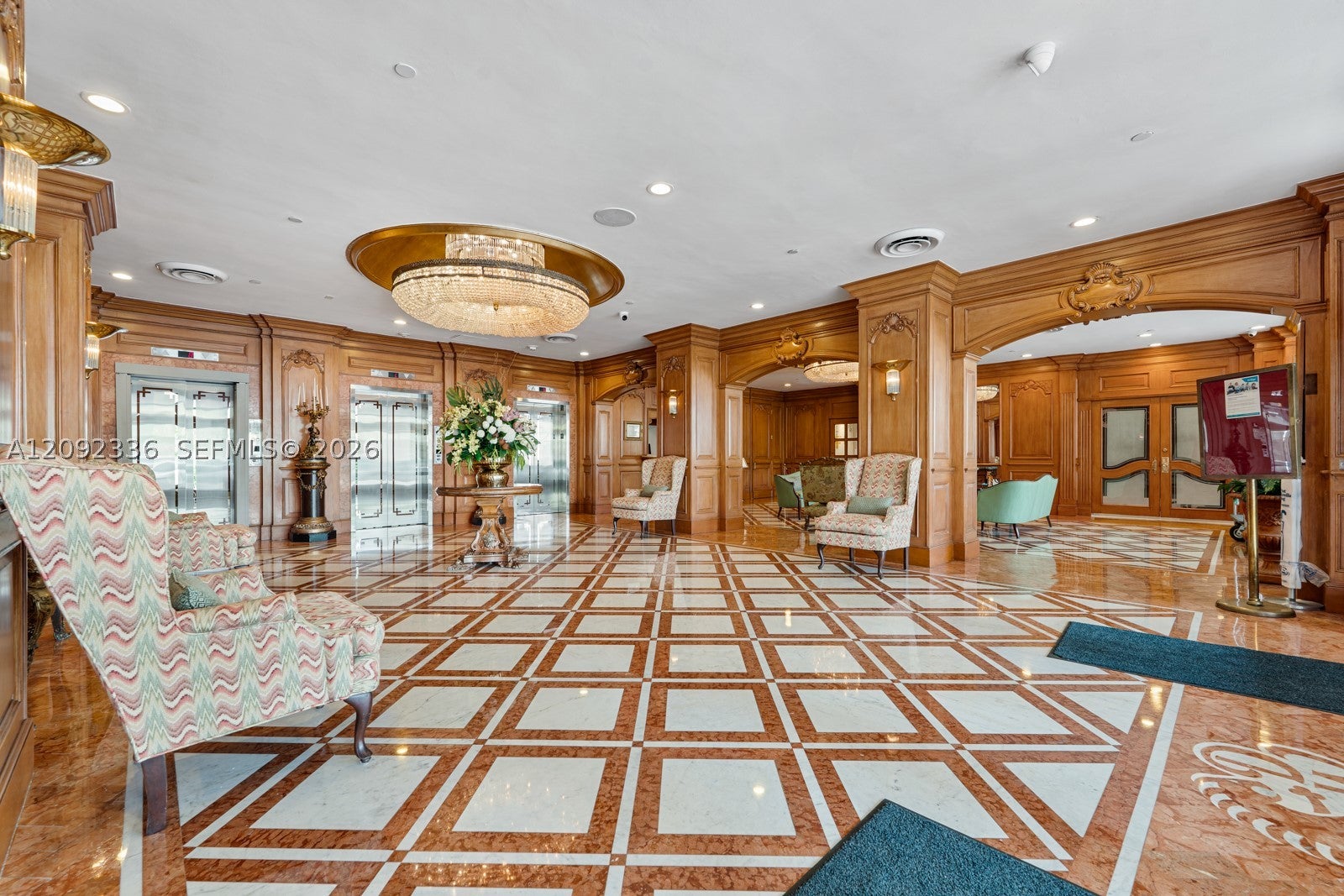 700 Biltmore Way 814
