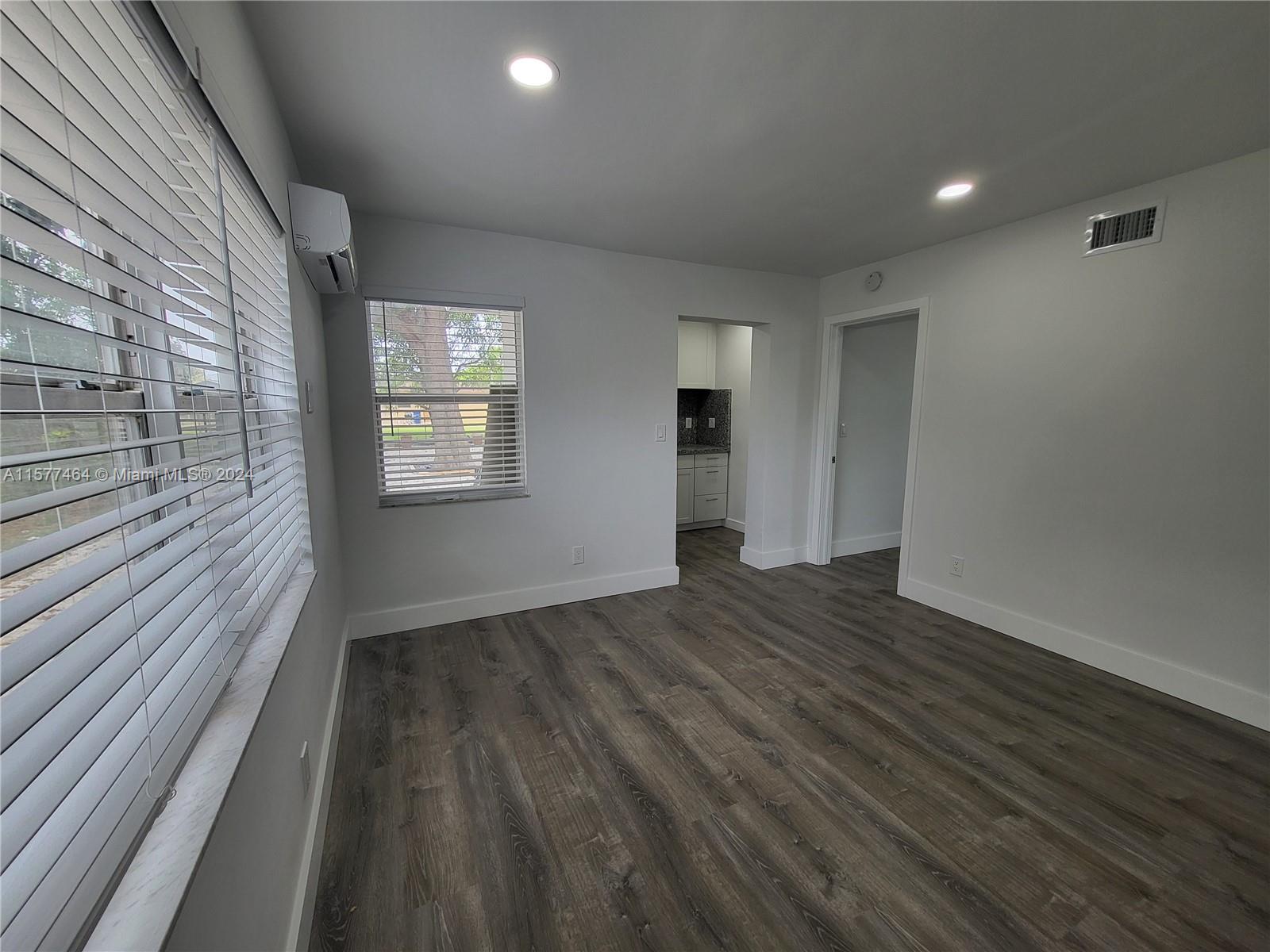 LINCOLN PARK REPLAT - Residential Lease