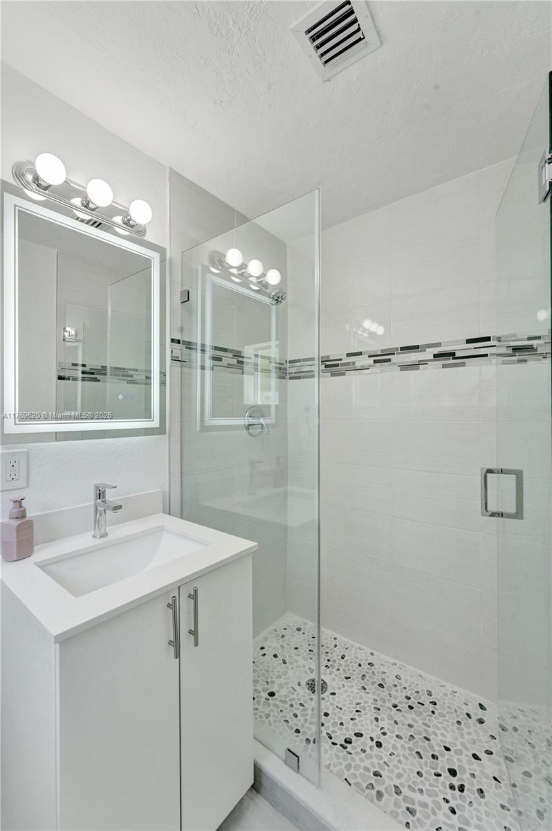 PALM LANE HOMES IN MIRAMA - Residential
