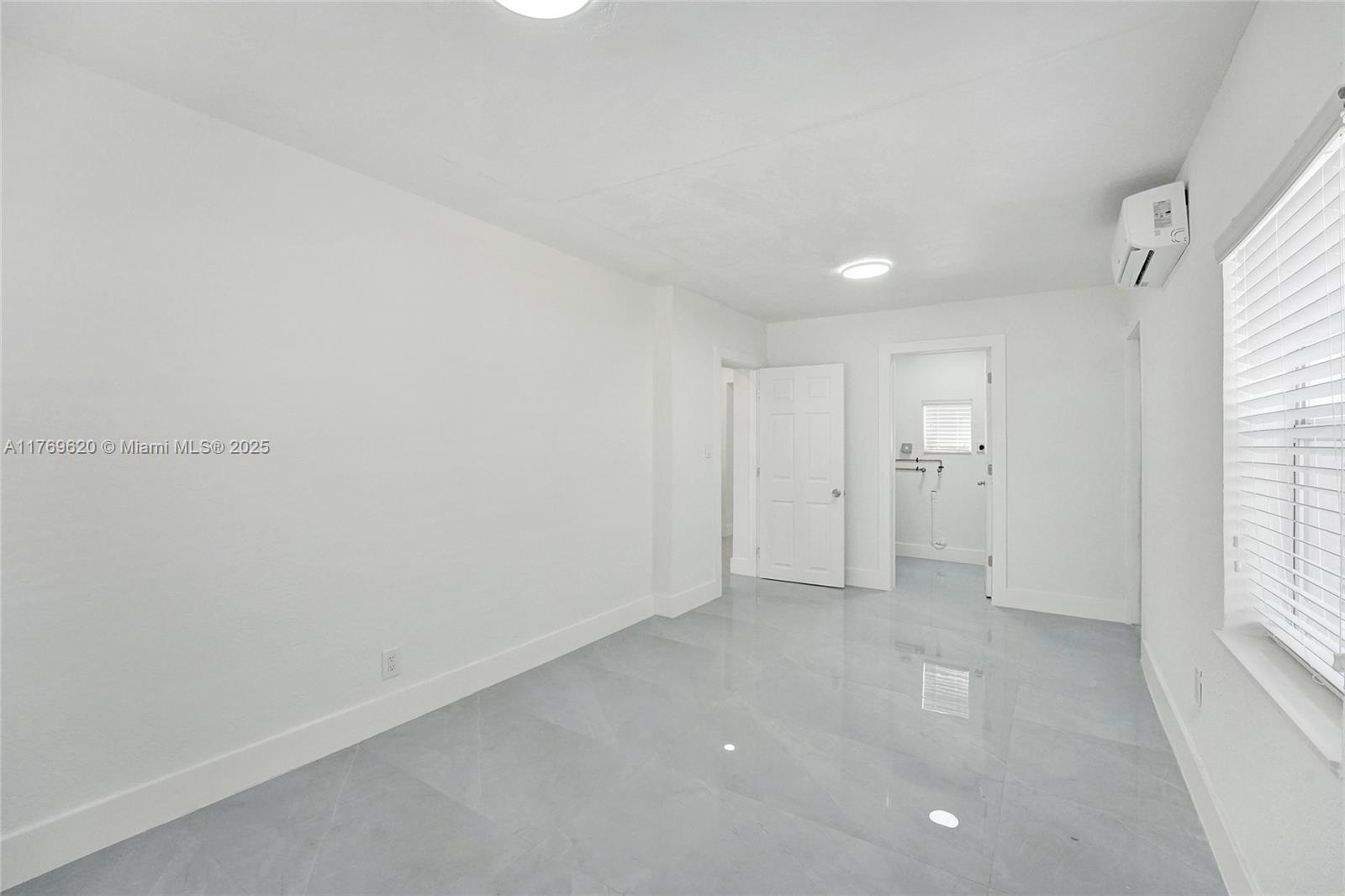 PALM LANE HOMES IN MIRAMA - Residential
