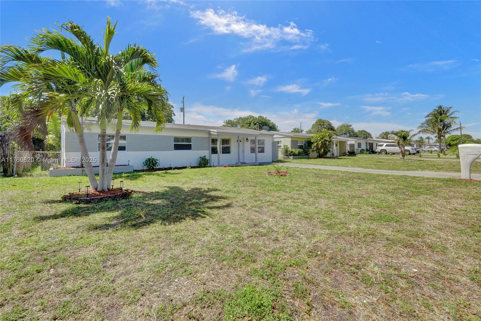 PALM LANE HOMES IN MIRAMA - Residential