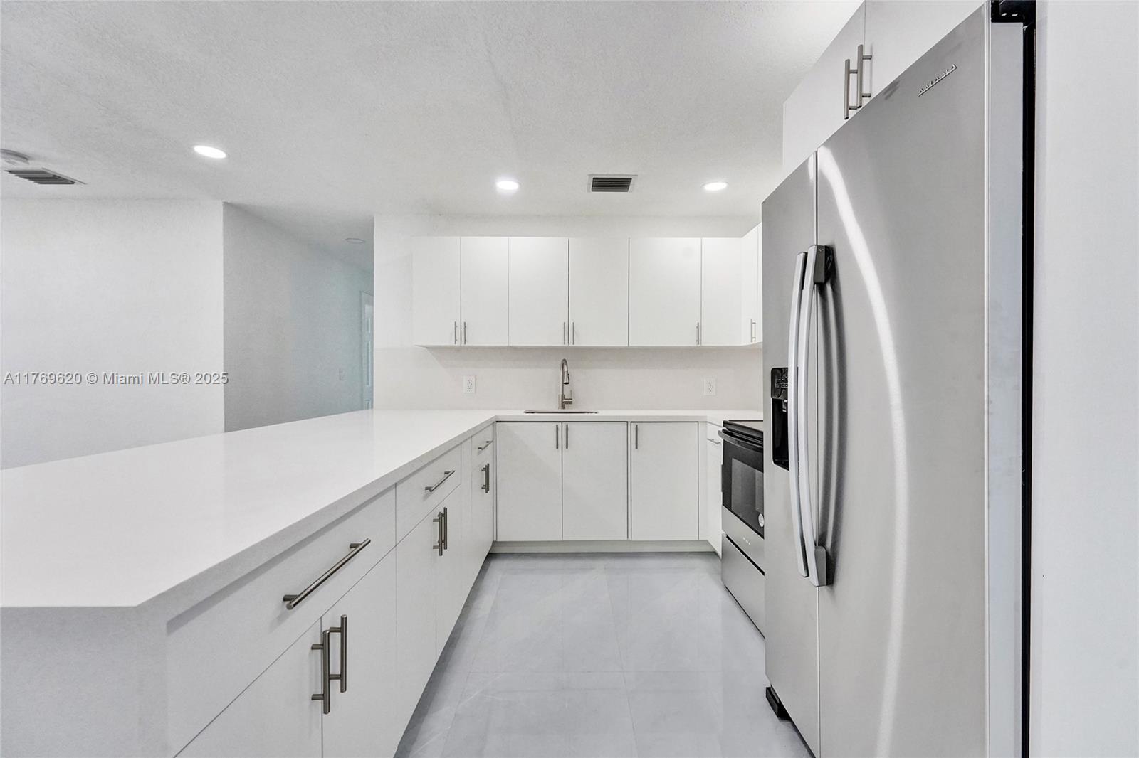 PALM LANE HOMES IN MIRAMA - Residential