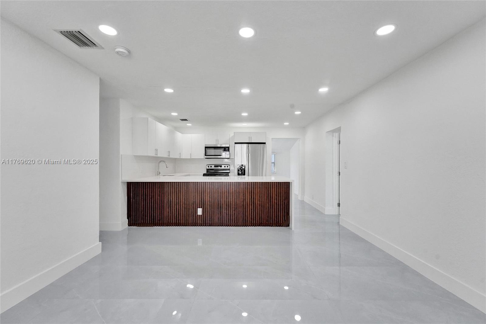PALM LANE HOMES IN MIRAMA - Residential