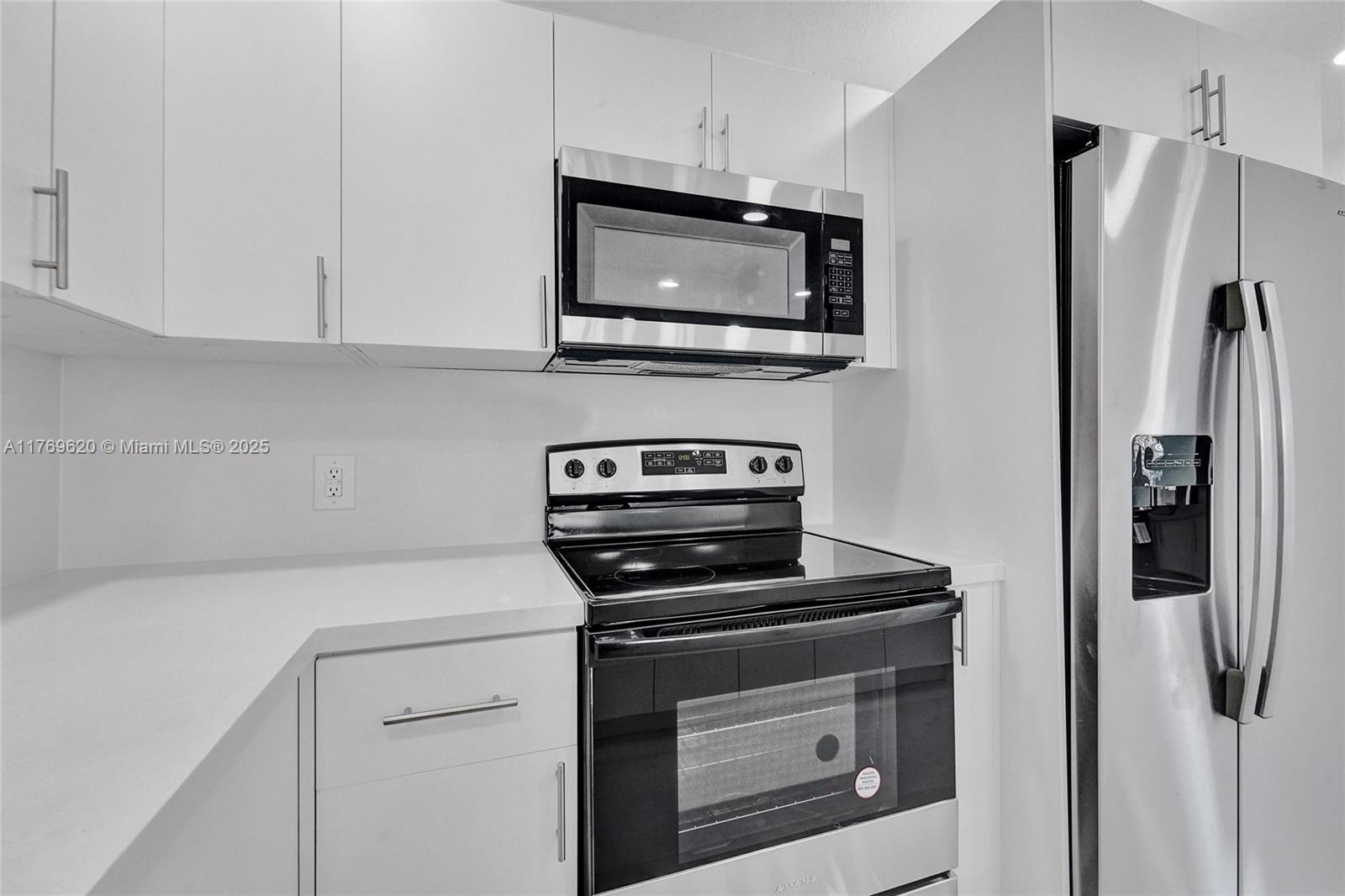 PALM LANE HOMES IN MIRAMA - Residential