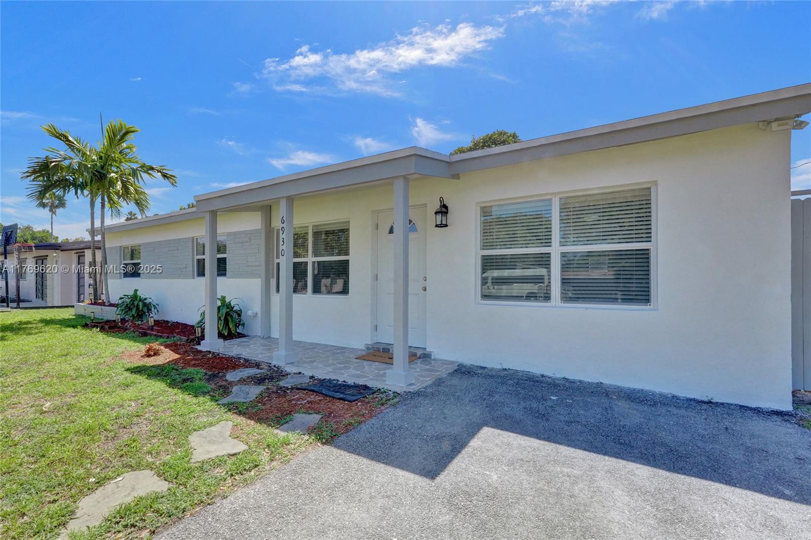 PALM LANE HOMES IN MIRAMA - Residential
