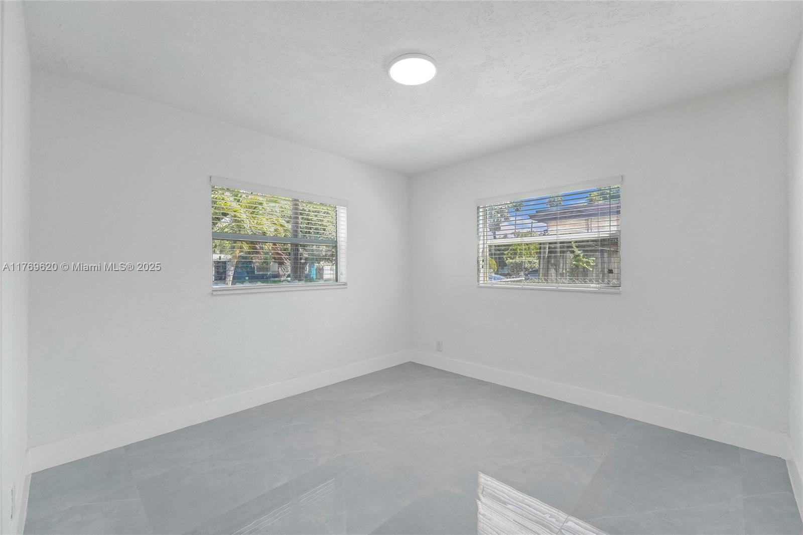 PALM LANE HOMES IN MIRAMA - Residential