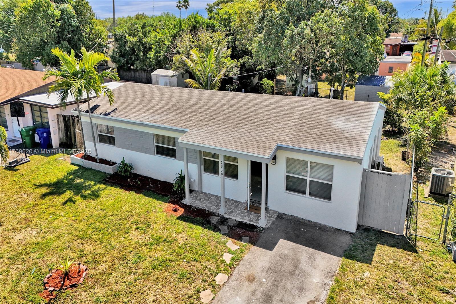 PALM LANE HOMES IN MIRAMA - Residential