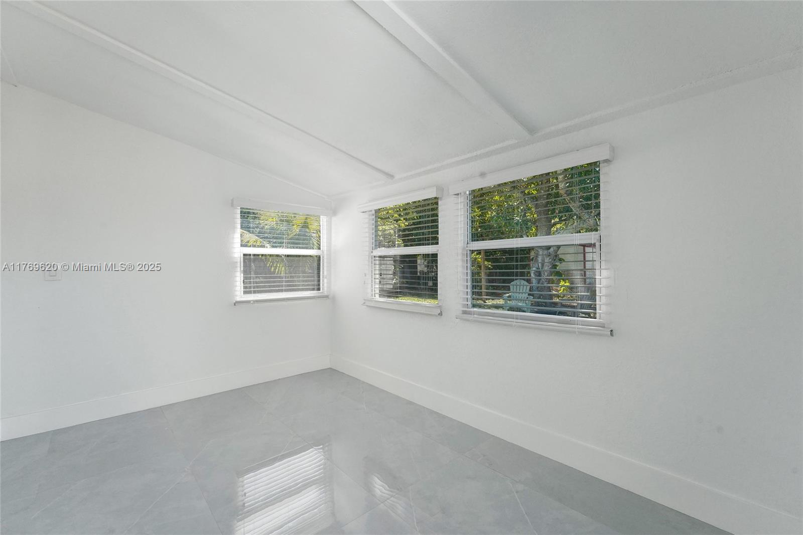 PALM LANE HOMES IN MIRAMA - Residential