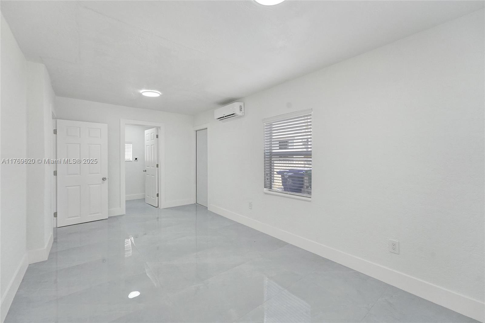 PALM LANE HOMES IN MIRAMA - Residential