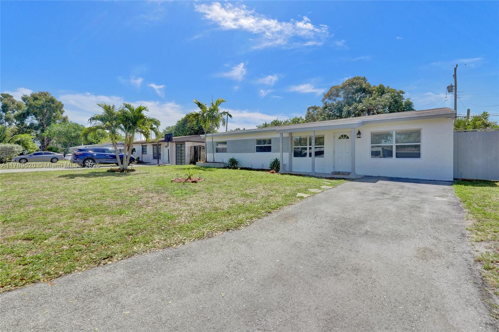 PALM LANE HOMES IN MIRAMA - Residential
