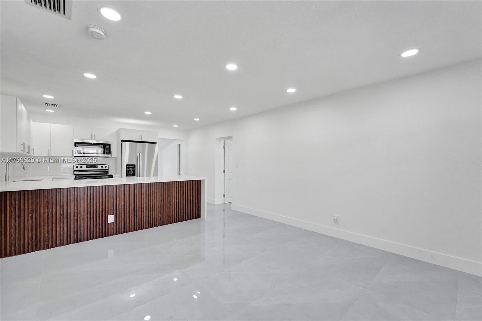 PALM LANE HOMES IN MIRAMA - Residential