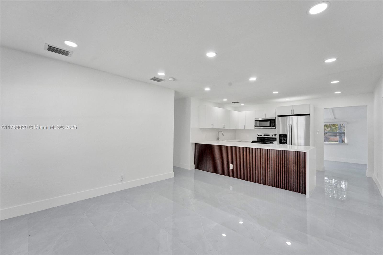 PALM LANE HOMES IN MIRAMA - Residential