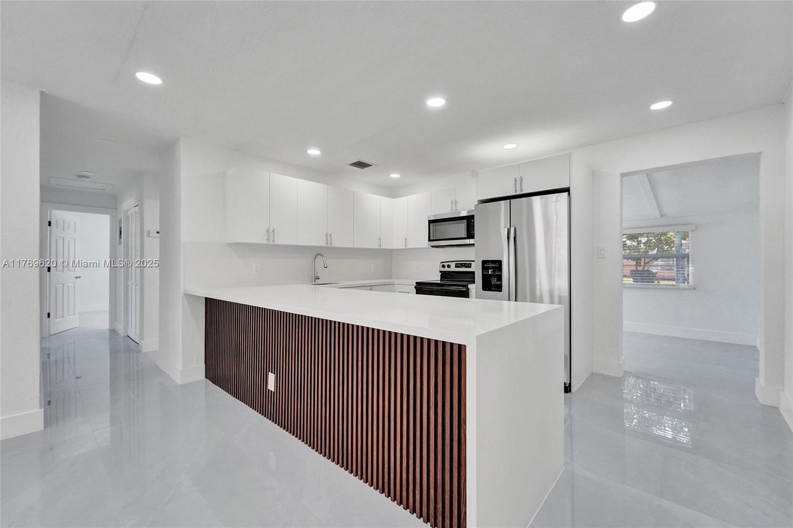 PALM LANE HOMES IN MIRAMA - Residential