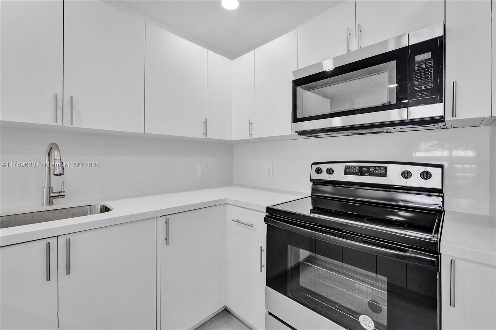 PALM LANE HOMES IN MIRAMA - Residential