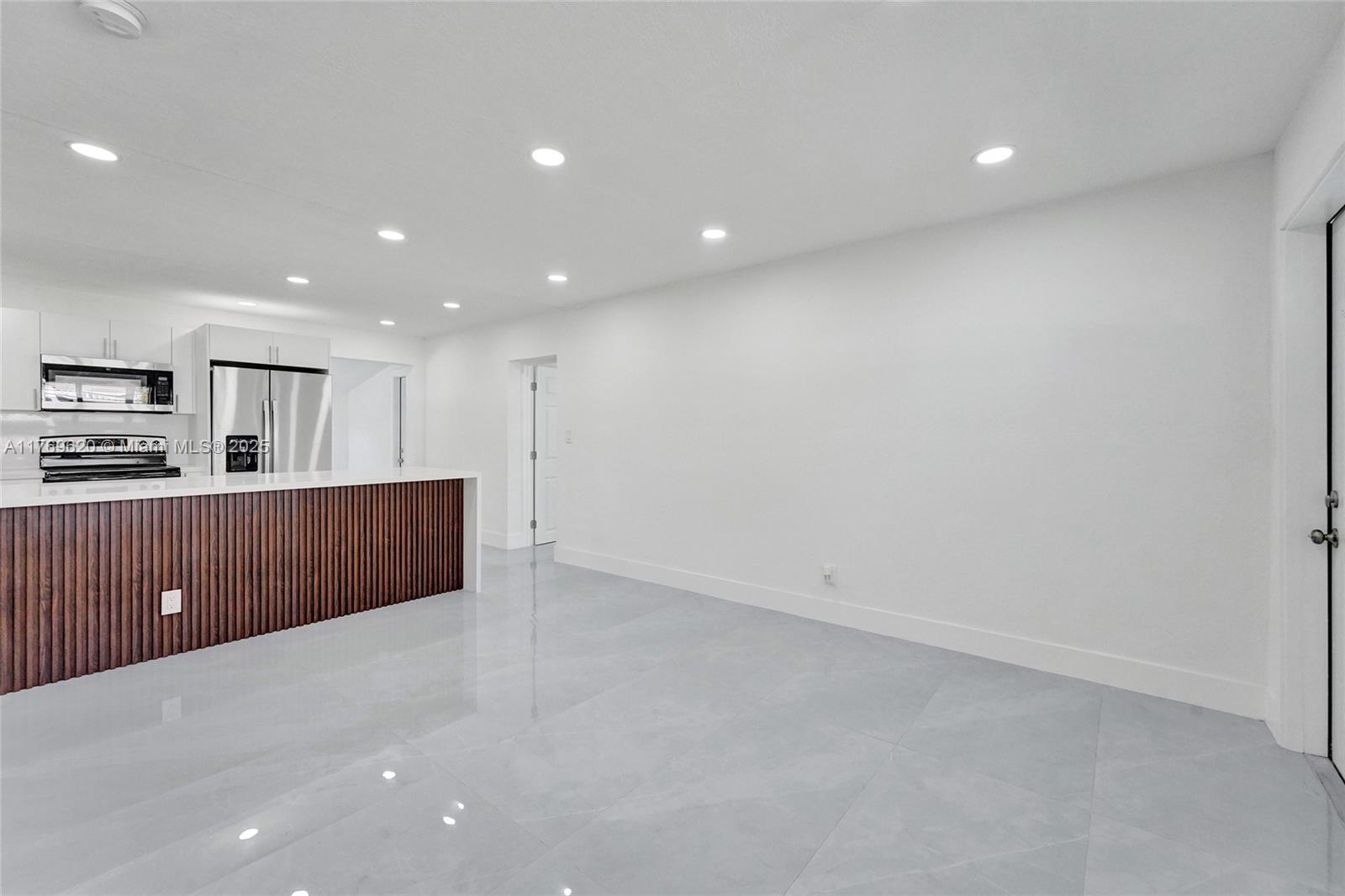 PALM LANE HOMES IN MIRAMA - Residential
