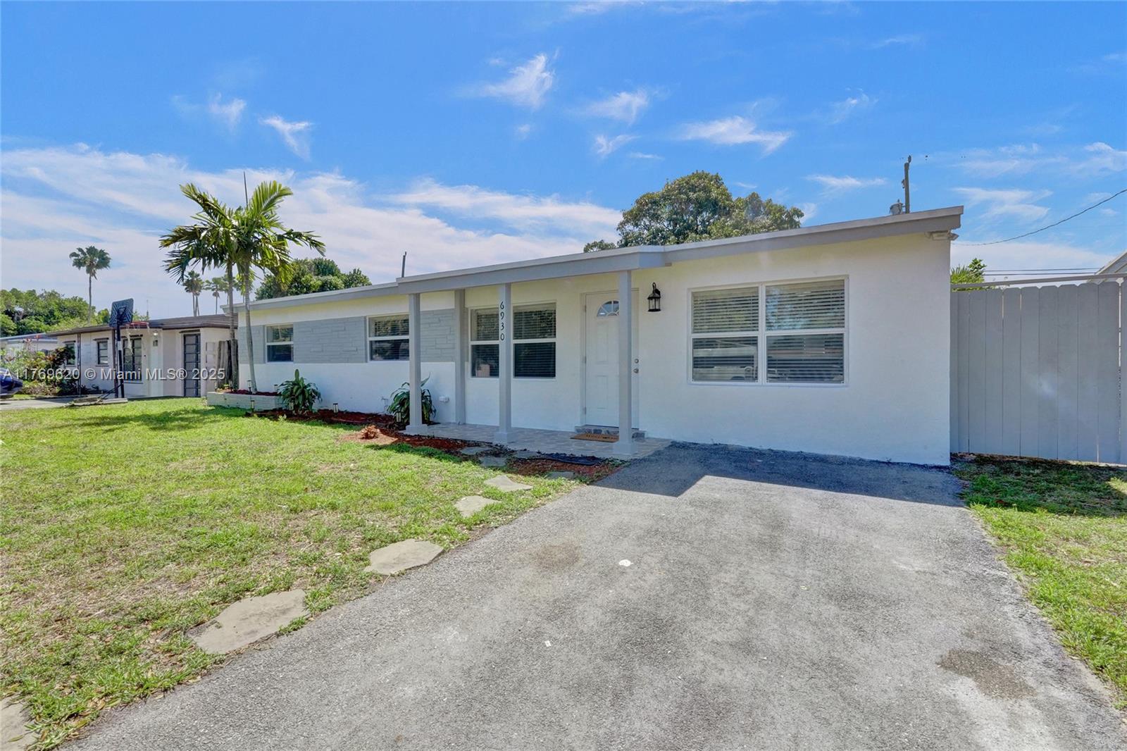 PALM LANE HOMES IN MIRAMA - Residential