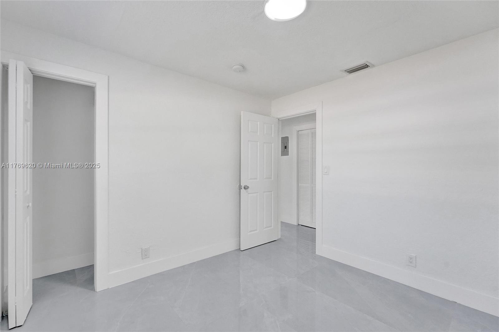 PALM LANE HOMES IN MIRAMA - Residential