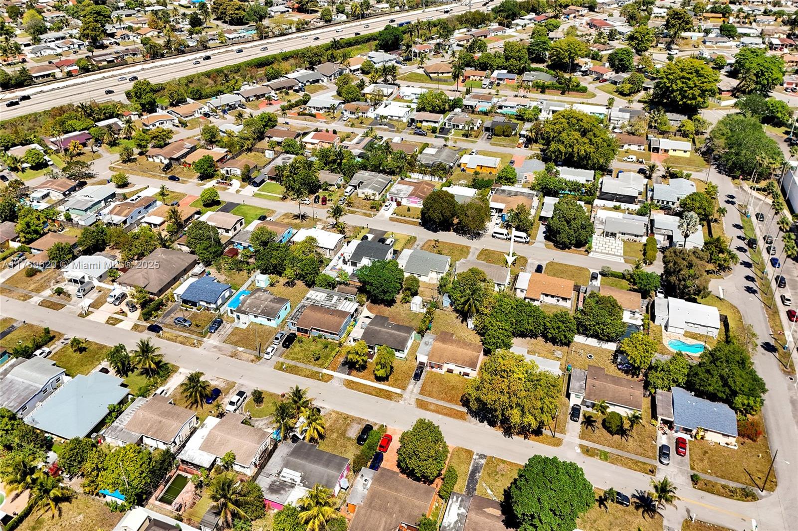 PALM LANE HOMES IN MIRAMA - Residential