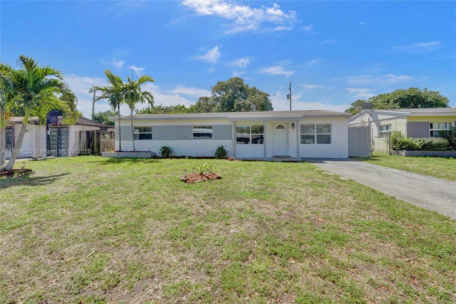 PALM LANE HOMES IN MIRAMA - Residential