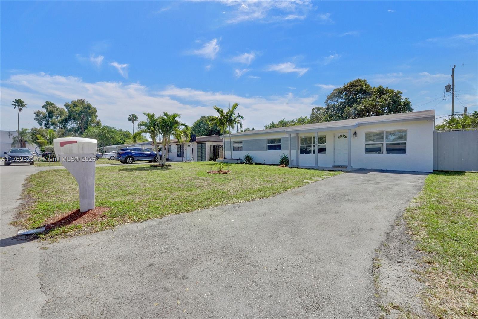 PALM LANE HOMES IN MIRAMA - Residential