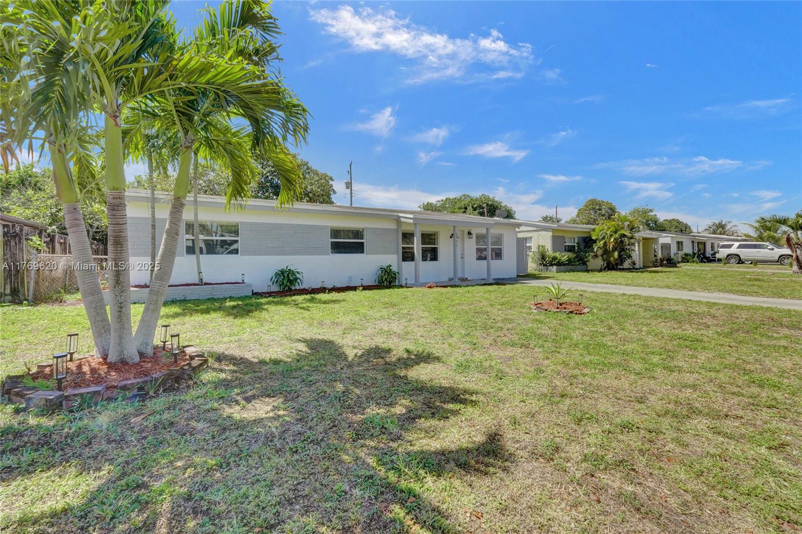 PALM LANE HOMES IN MIRAMA - Residential