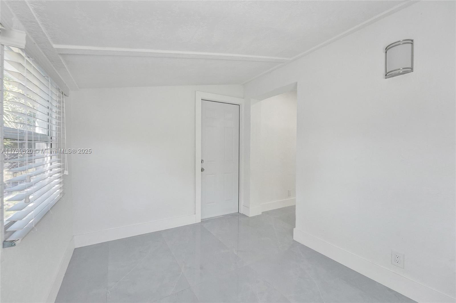 PALM LANE HOMES IN MIRAMA - Residential