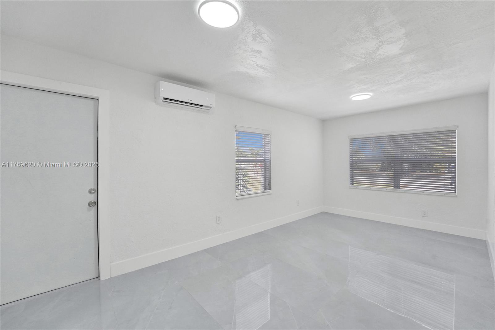 PALM LANE HOMES IN MIRAMA - Residential