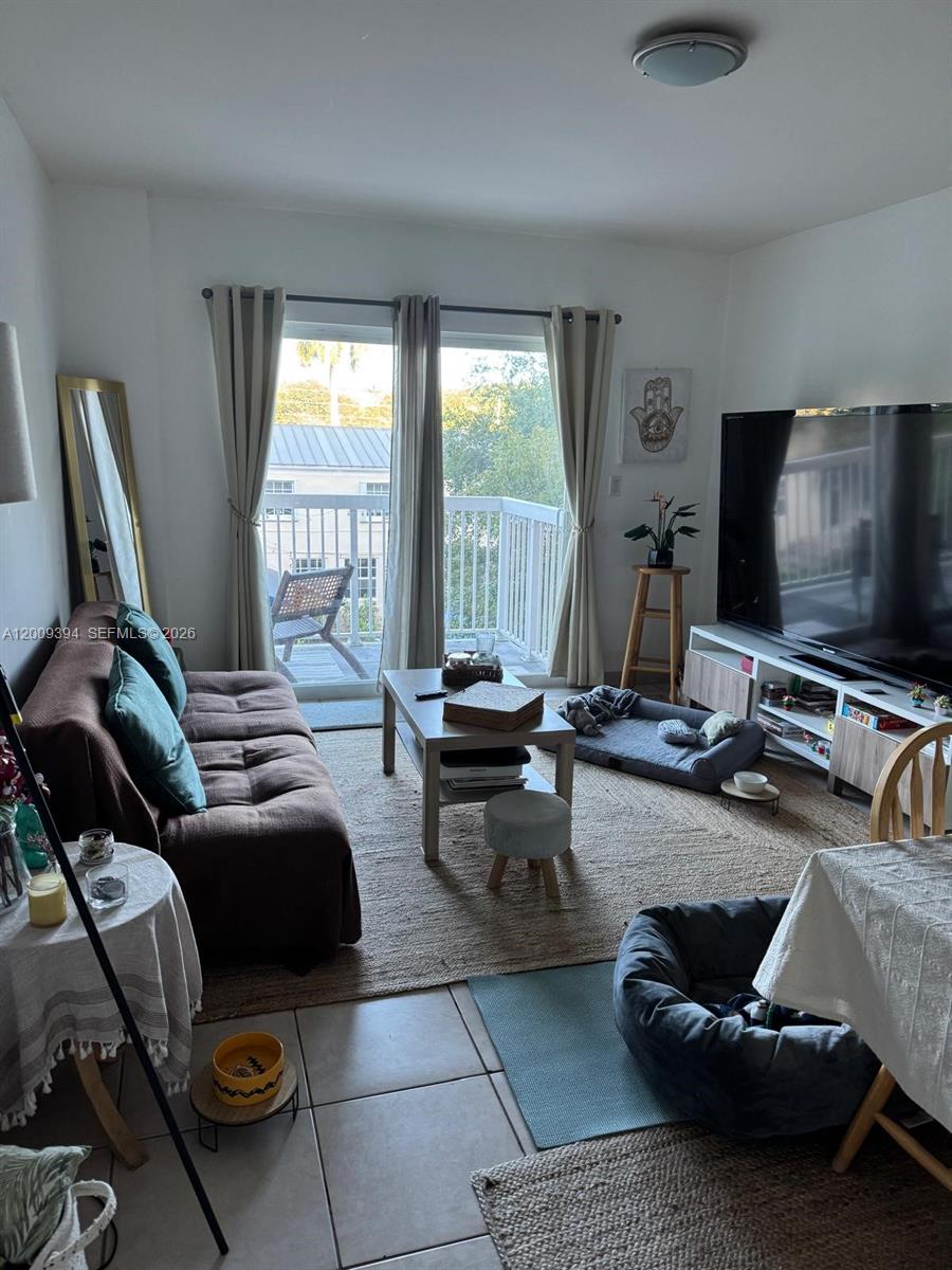 2740 SW 28th Ter 305