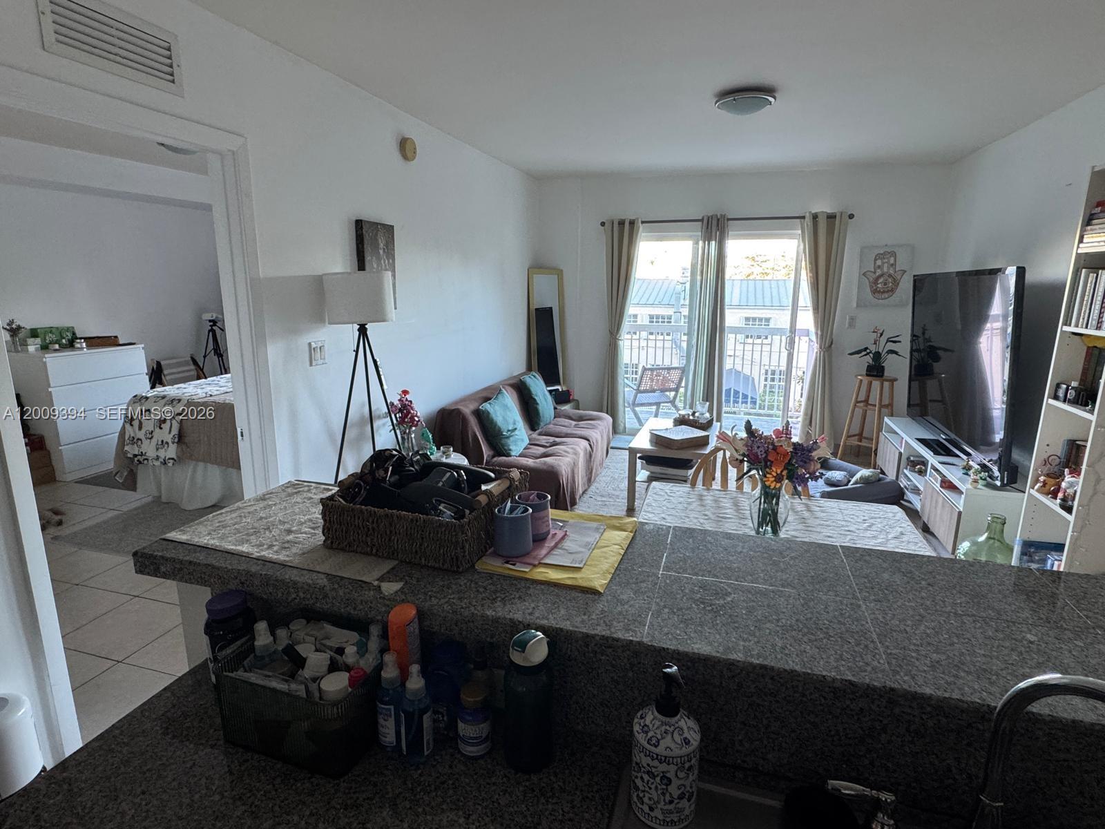 2740 SW 28th Ter 305