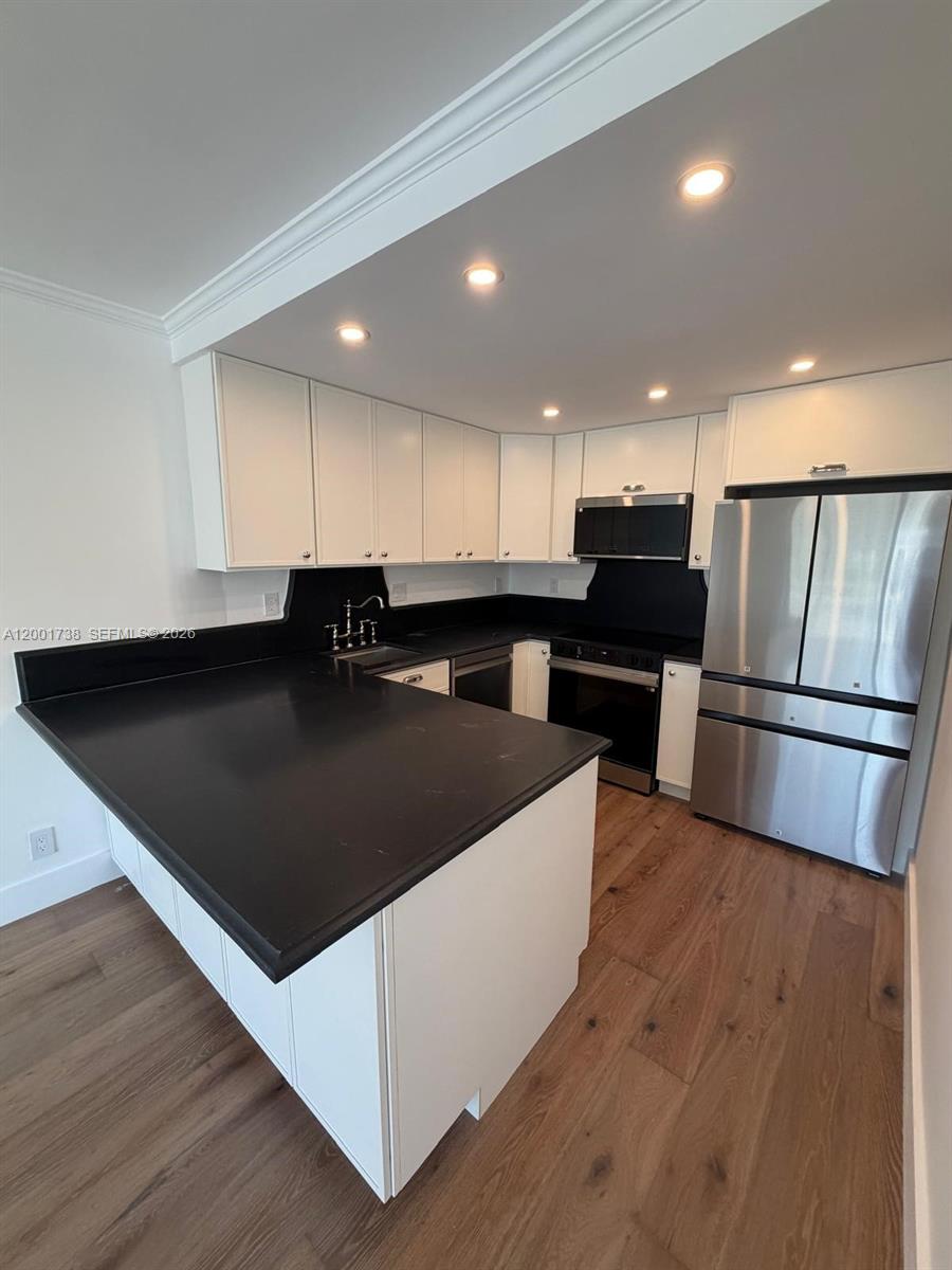 2900 NE 30th St F2, Fort Lauderdale, FL, 33306/$313,500 4 2900 NE 30th St F2