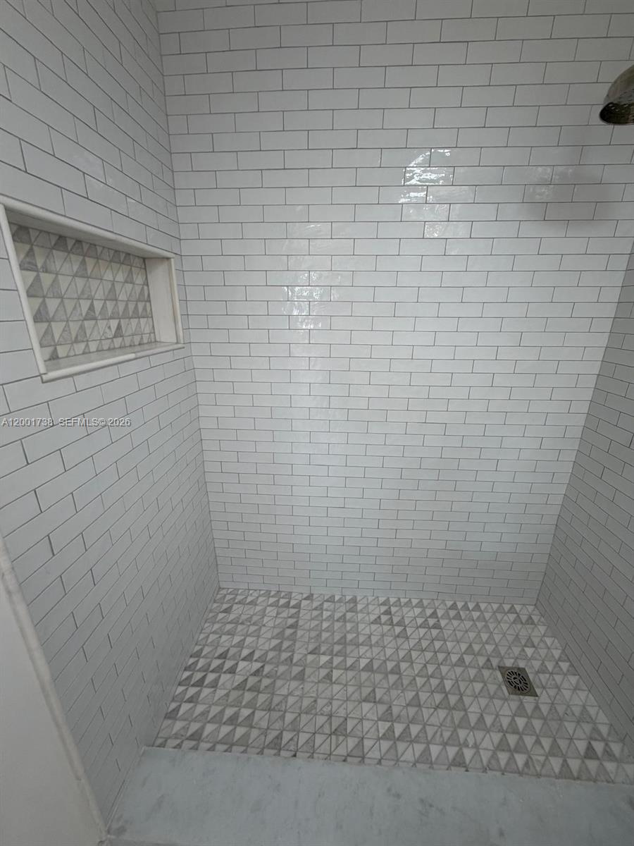 LAUDERDALE TOWER CONDO - Residential