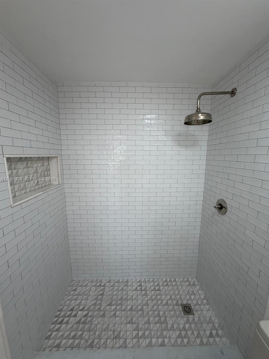 LAUDERDALE TOWER CONDO - Residential