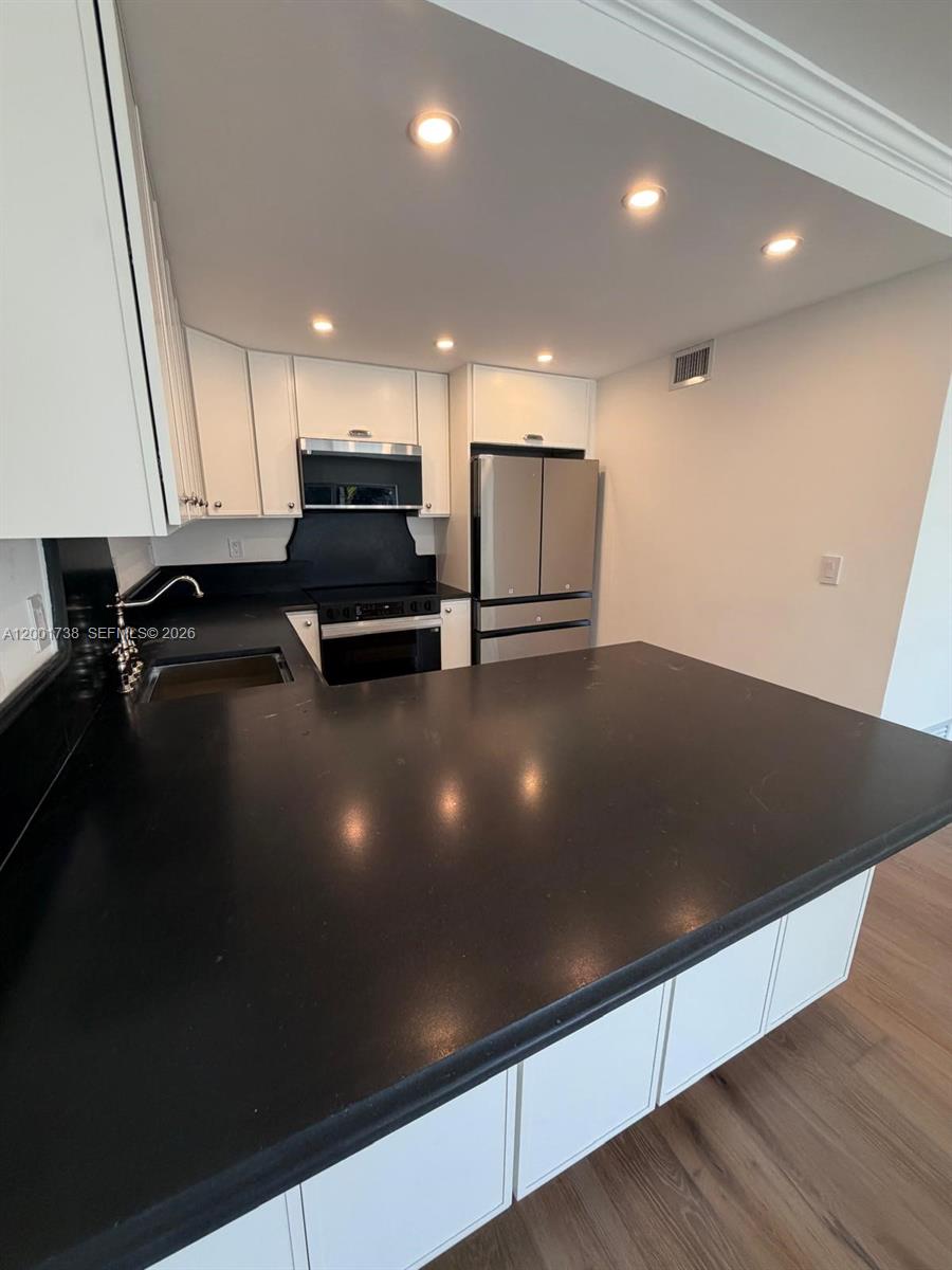 2900 NE 30th St F2, Fort Lauderdale, FL, 33306/$313,500 2 2900 NE 30th St F2