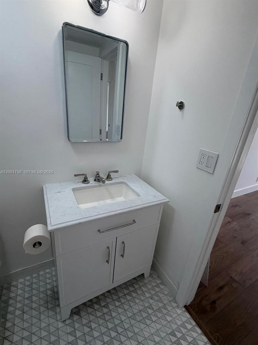 LAUDERDALE TOWER CONDO - Residential