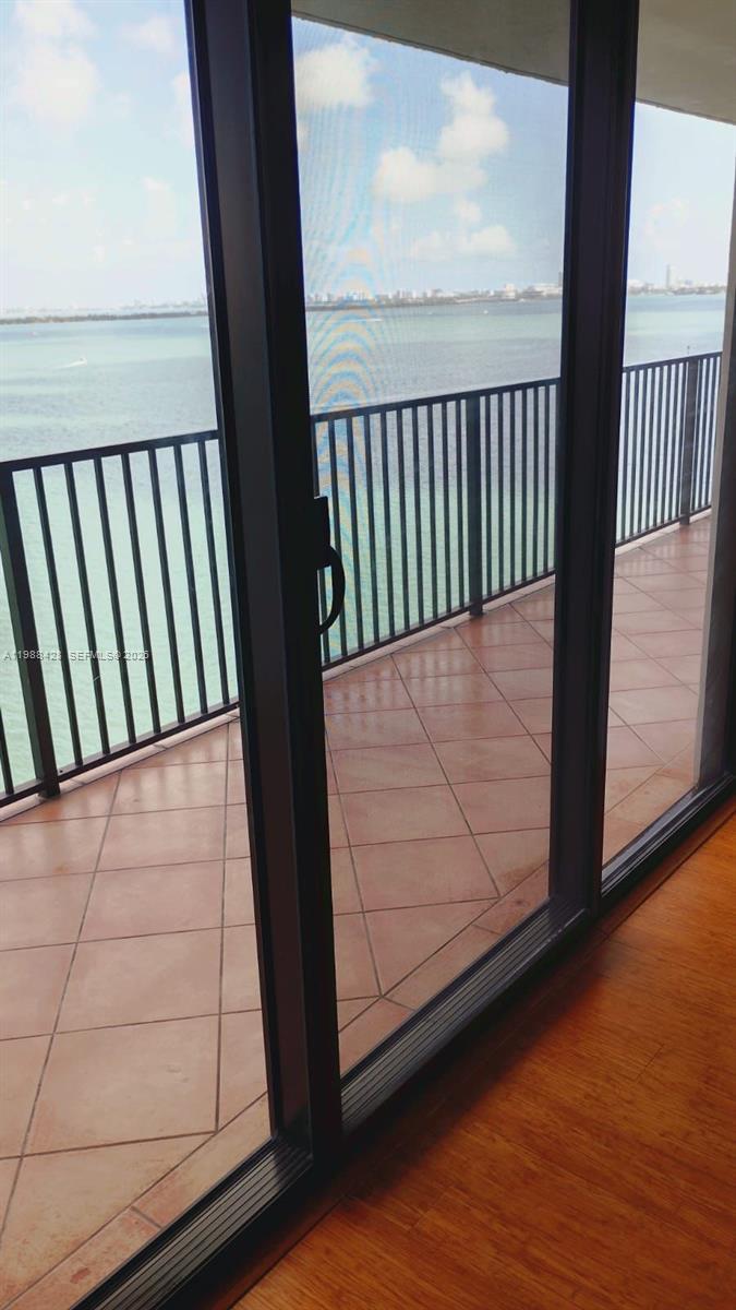 VENETIAN ISLE CONDO - Residential Lease