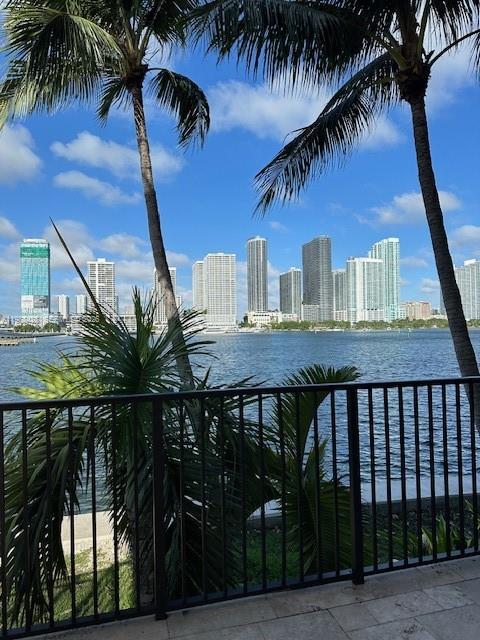 VENETIAN ISLE CONDO - Residential Lease