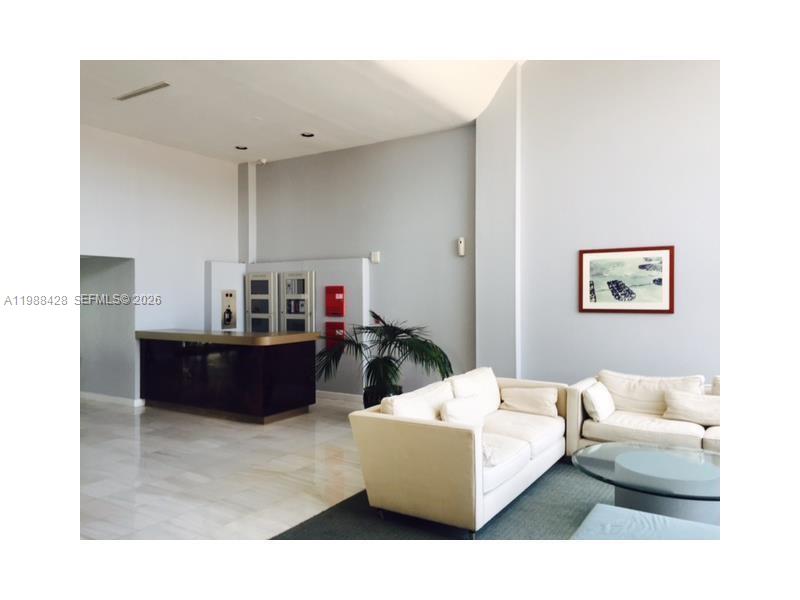 VENETIAN ISLE CONDO - Residential Lease