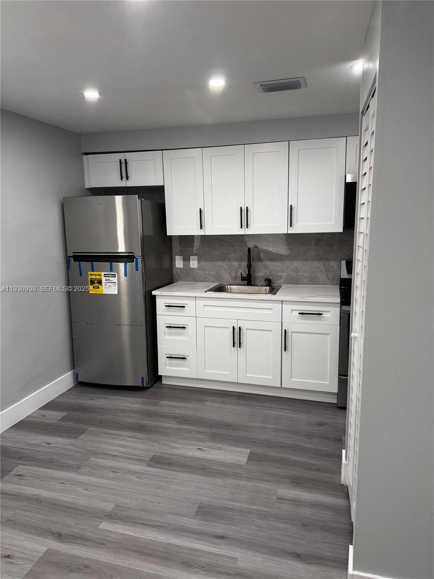 Only 1st month & 1 deposit, for well-qualified tenant $$$ THIS IS A BEAUTIFUL SINGLE FAMILY HOME, 2 bedrooms, 1 bathroom, carport, fenced, independent, A must-see home to appreciate. This home is immaculate, ready for immediate occupancy. NO HOA. Approvals are done easily & quickly within the same day.