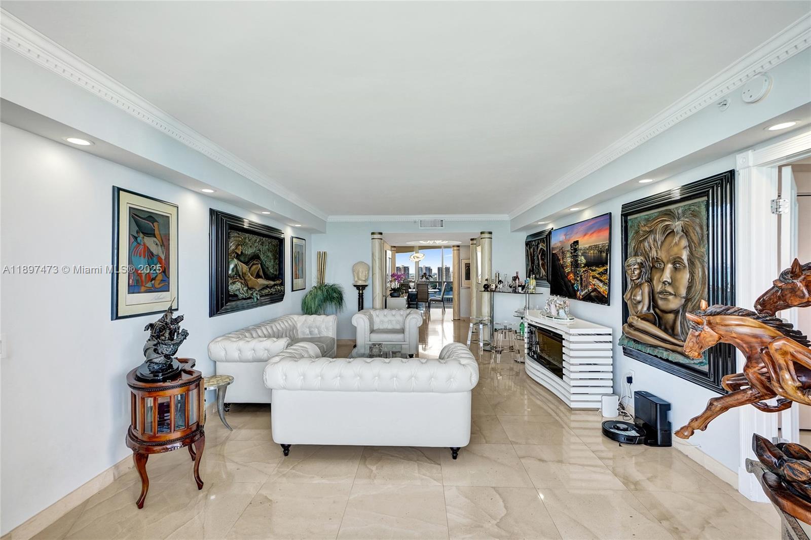 THE PINNACLE CONDO - Residential