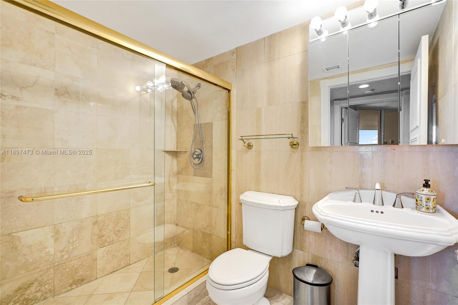 THE PINNACLE CONDO - Residential