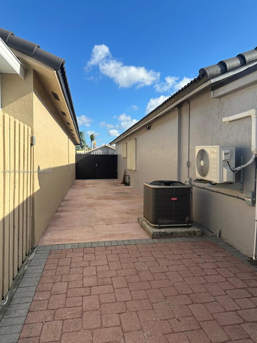 WEST PALM GARDENS 2ND ADD - Residential Lease