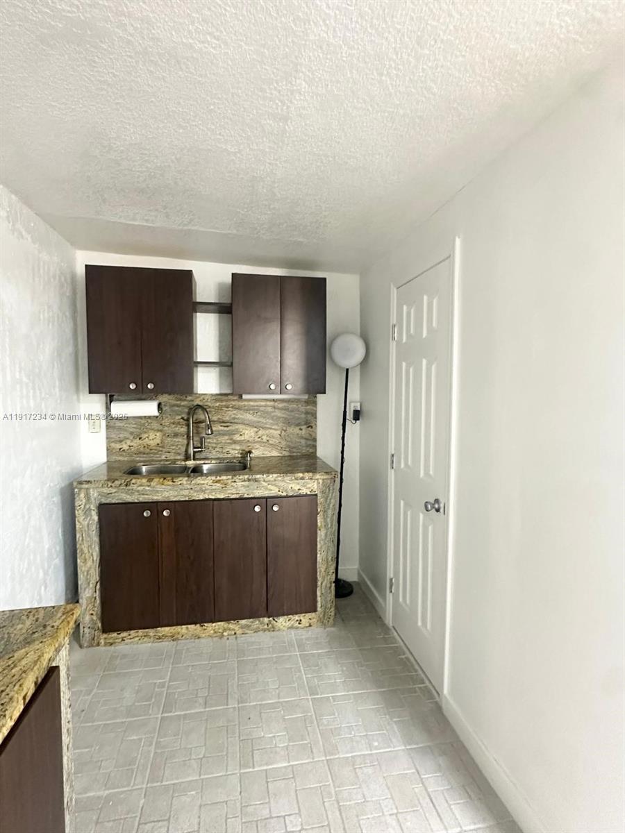 WEST PALM GARDENS 2ND ADD - Residential Lease