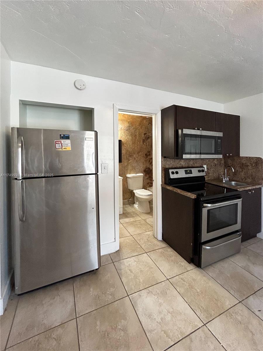 Rental Property at 699 Ne 86th St 5A, Miami, Broward County, Florida - Bathrooms: 1  - $1,250 MO.