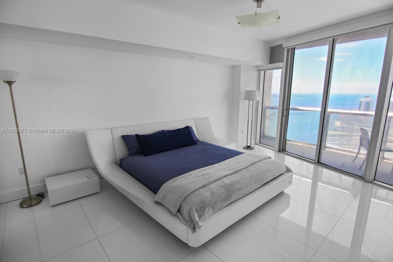 ICON BRICKELL NO TWO - Residential