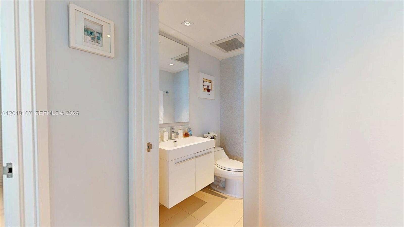 5025 Collins Ave 2206