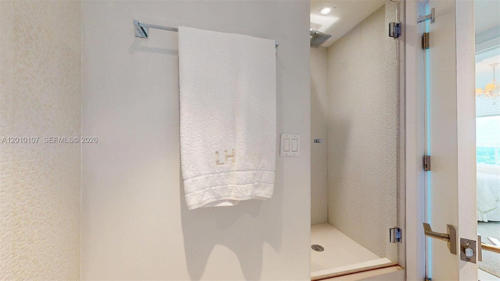 5025 Collins Ave 2206