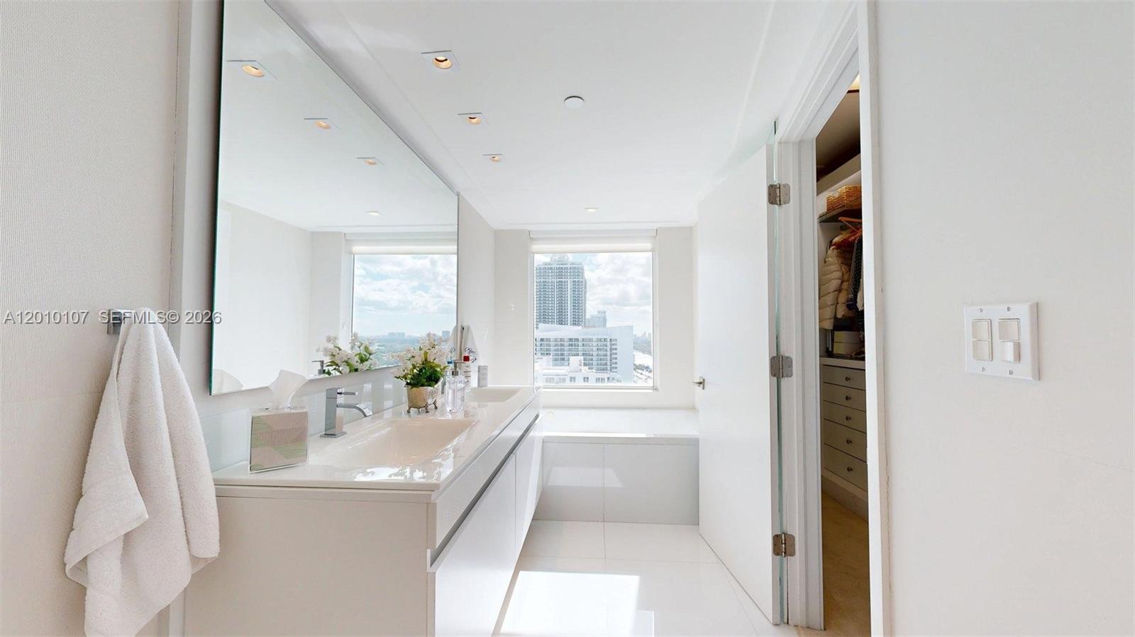 CAPOBELLA CONDO - Residential