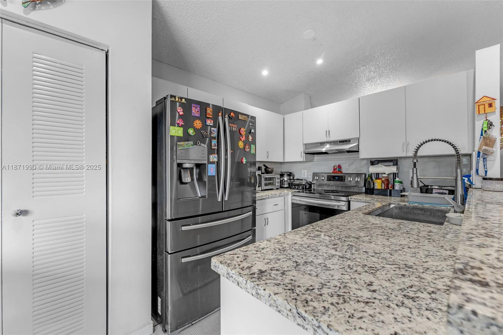 WEST GARDEN HOMES AT LAGO - Residential