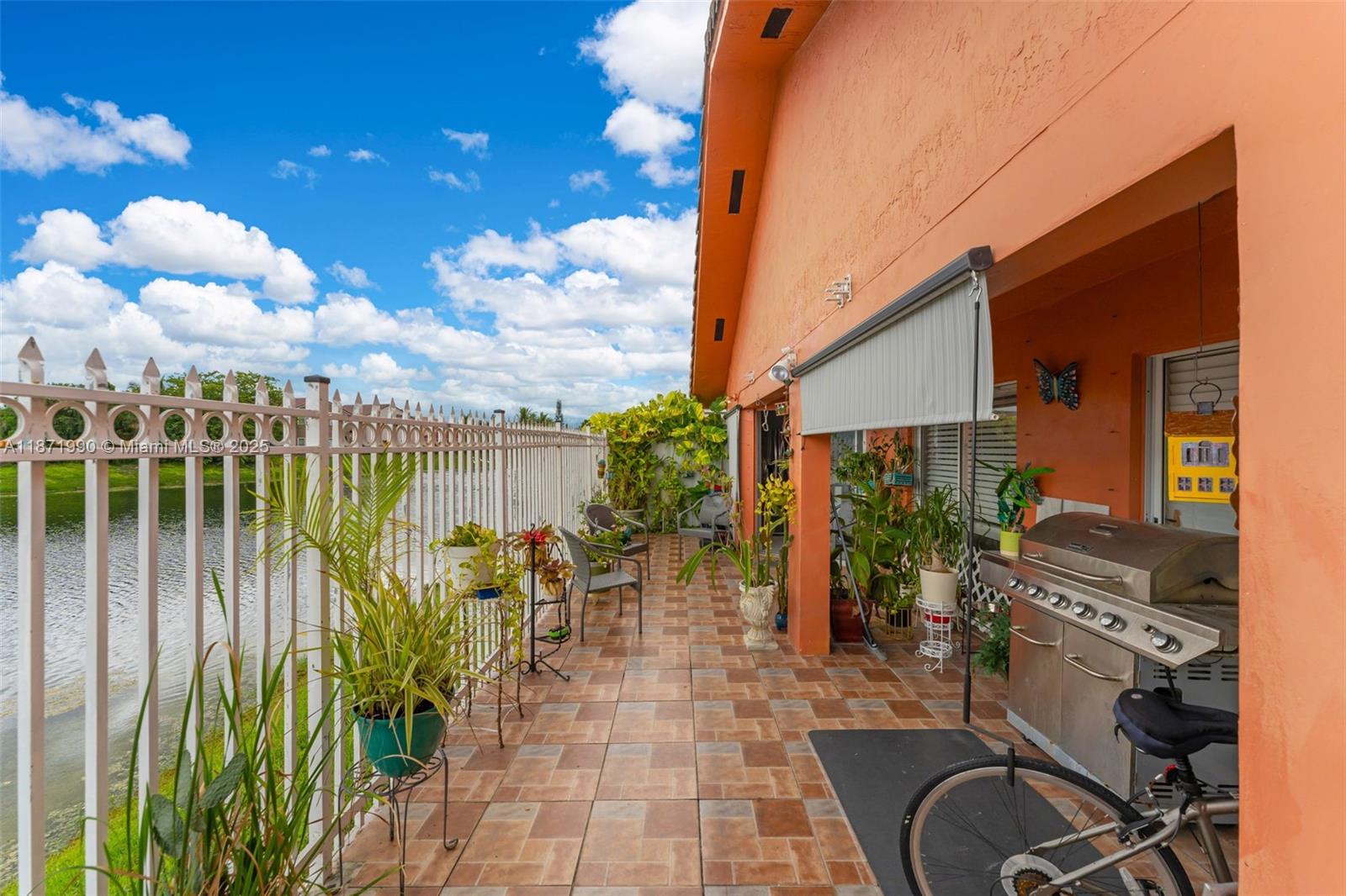 WEST GARDEN HOMES AT LAGO - Residential