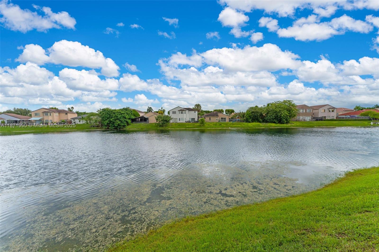 WEST GARDEN HOMES AT LAGO - Residential